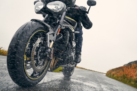 sportec-m9-rr-triumph-speed-triple-rs.jpg