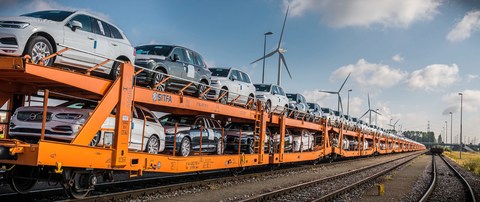 264066_Schiene_statt_Stra_e_Volvo_Cars_reduziert_CO2-Emissionen_im.jpg