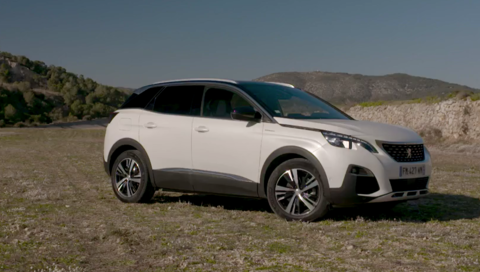 Peugeot 3008 Hybrid 4 weiß Seite outdoor.png