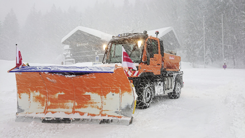 Unimog Schneefräsen.jpg