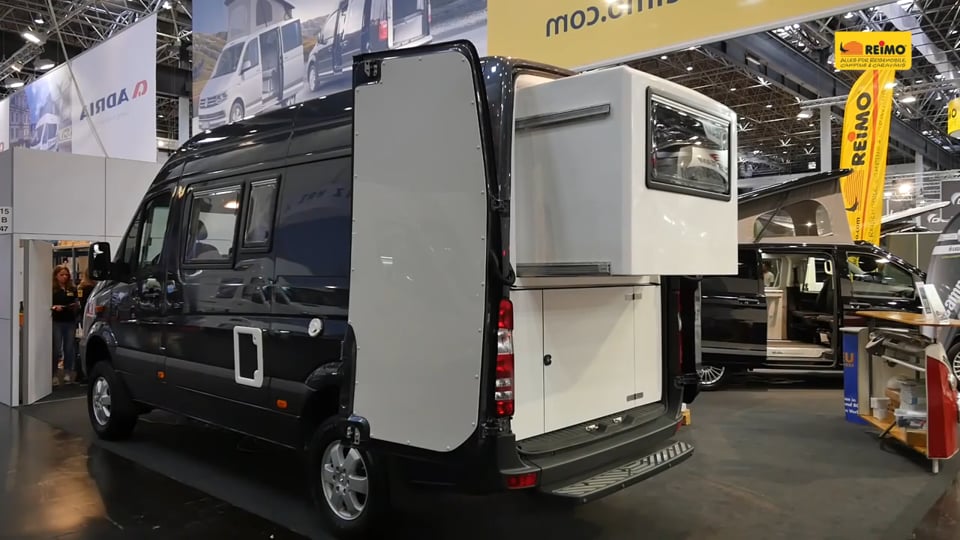 Slideout Wohnmobil Reimo auf Mercedes