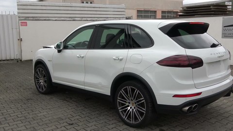 Porsche Unfall Cayenne S Hybrid Frontschaden-Ankauf (BQ).jpg