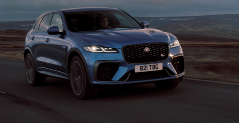 Jaguar F-Pace  SVR blau Straße.png