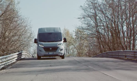 Fiat Ducato e-Ducato 2021 Straße Front.png