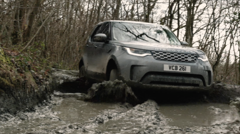 Land Rover Discovery Facelift 2021 Offroad.png