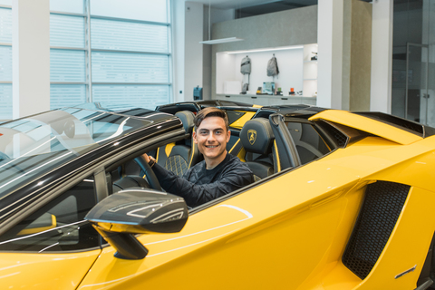 Paulo Dybala Lamborghini gelb .jpg