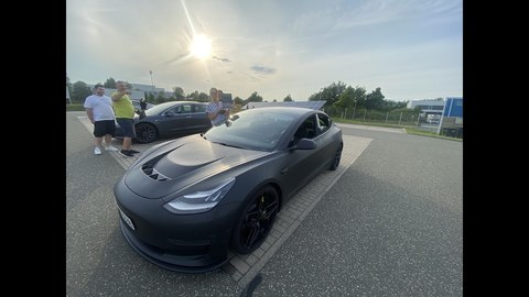 funtracks.de Tesla Model 3 Performance Drift Training drifting with voltfever (BQ).jpg