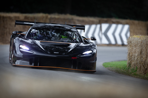 720S GT3X stürmt nach dynamischem Debüt des brandneuen McLaren Artura zum Sieg im Zeitfahren-Finale des Goodwood Festival of Speed.