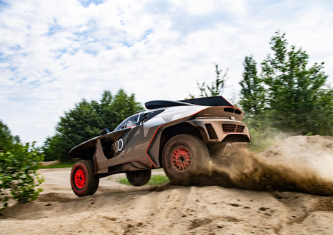 Rallye Dakar Audi testfahrten 2021 E-mobility.jpg