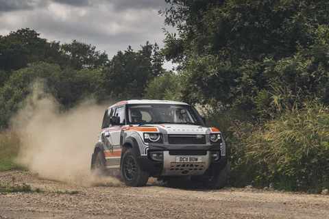 Land Rover Defender_Bowler_Challenge_Dynammic 2021 Offroad.JPG