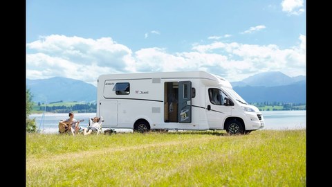 Dethleffs Just Wohnmobil mit 90-Years-Paket MJ21 (BQ).jpg