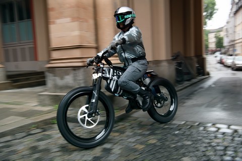 BMW Motorrad i Vision Amby.jpg