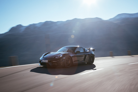 Porsche 718 Cayman Tarnung Weltpremiere 2021 November.jpg