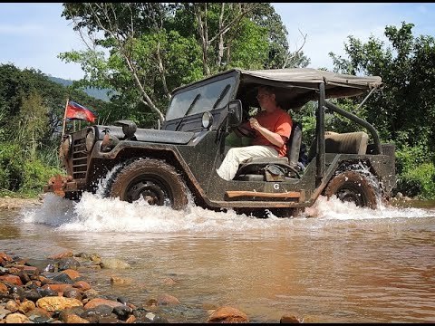 In Oldtimer-Jeeps auf Abenteuerreise in Kambodscha (HQ).jpg