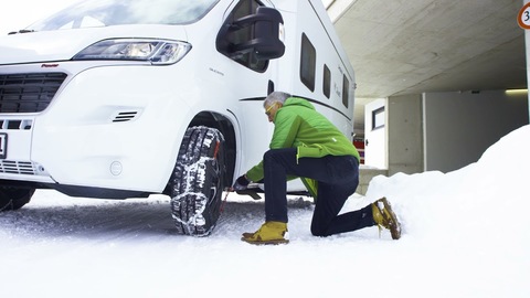 Schneeketten beim Wohnmobil aufziehen - so geht's (BQ).jpg