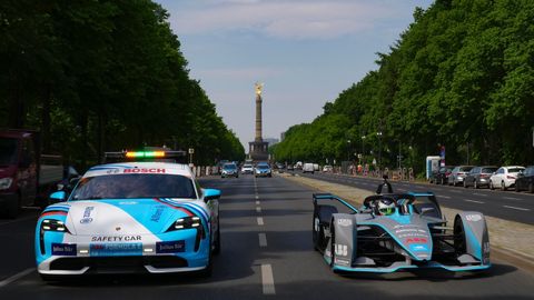 Bruno Correia im Porsche Taycan Turbo S, dem offiziellen Safety Car der ABB FIA Formel-E-Weltmeisterschaft.jpeg