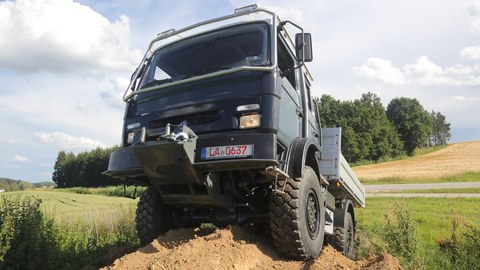 RENAULT M210 4x4 (Midliner 210) - Geländefahrt _ Probefahrt im Kieswerk Frank bei Arth. (BQ).jpg