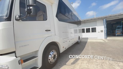 Radhalter, Regal und Schwerlastauszug im Concorde Centurion von Schmitz Reisemobile (BQ).jpg