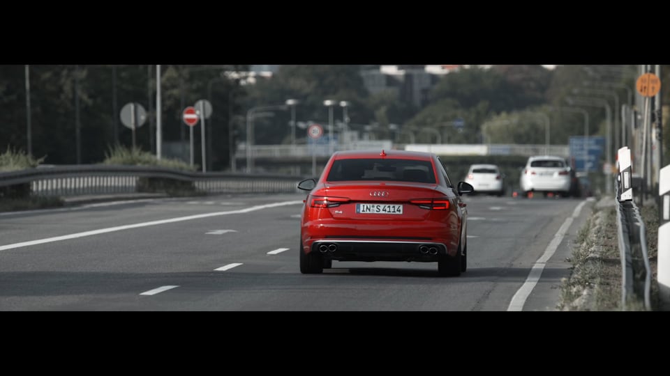 Audi S4 - Trailer