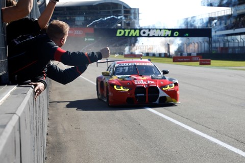 Sheldon van der Linde ist der  neue DTM-Champion 2022 – Marco Wittmann (BMW M4 GT3)gewinnt das Saisonfinale.