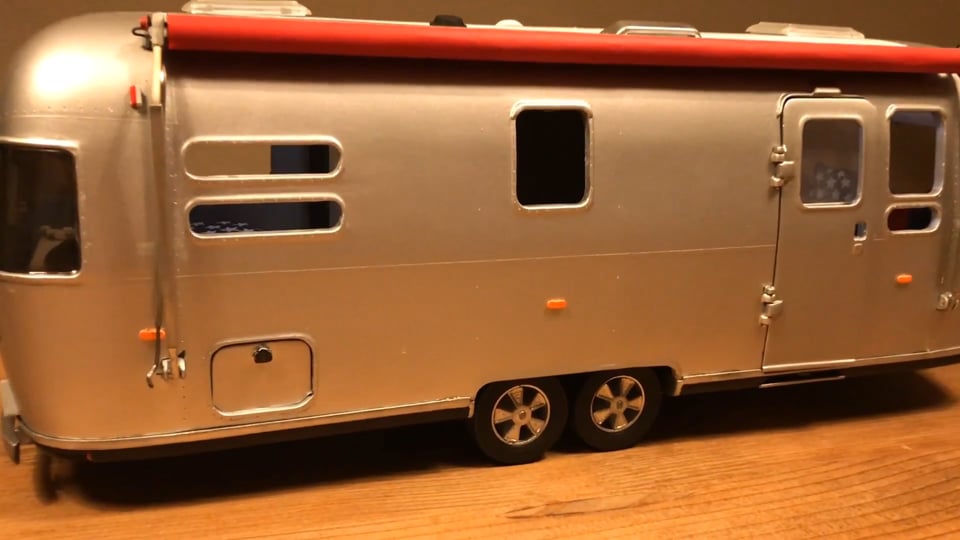 Airstream 684 Model 1:18