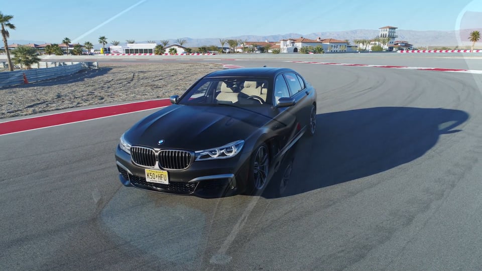 Das neue BMW M760Li xDrive - Vor Ort BMW Performance Center. Beschleunigung auf der Rennstrecke