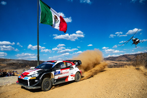 Sebastien Ogier Toyota Yaris GR Rallye Mexiko Samstag-Etappe Führender WRC 2023.jpg