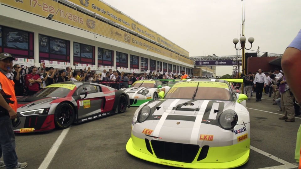 Pushing hard at Macau – Porsche Motorsport 2016