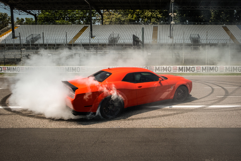 Dodge Challenger Hellcat Monza Rennstrecke Burnout Präsentation.jpg