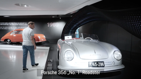 Porsche Richy Müller Stuttgart Sightseeing Rundgang 75 Jahre Porsche.png