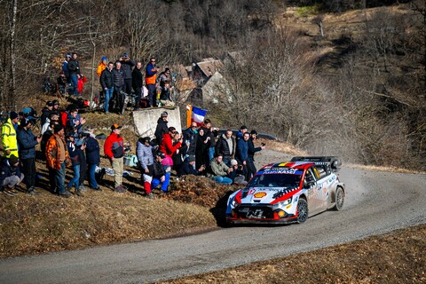 Thierry neuville Hyundai i20 Rallye Monte Carlo WRC 2024 Führung.jpg