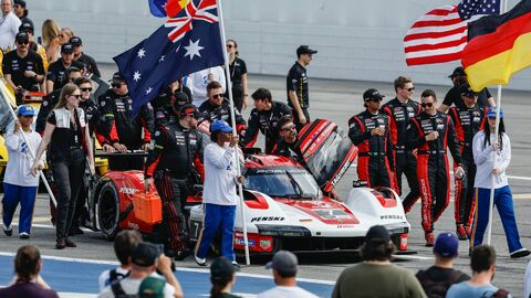 Porsche 963, Porsche Penske Motorsport (#7), Dane Cameron (USA), Felipe Nasr (BR), Josef Newgarden (USA), Matt Campbell (AUS), IMSA Rennen 1, Daytona.jpg