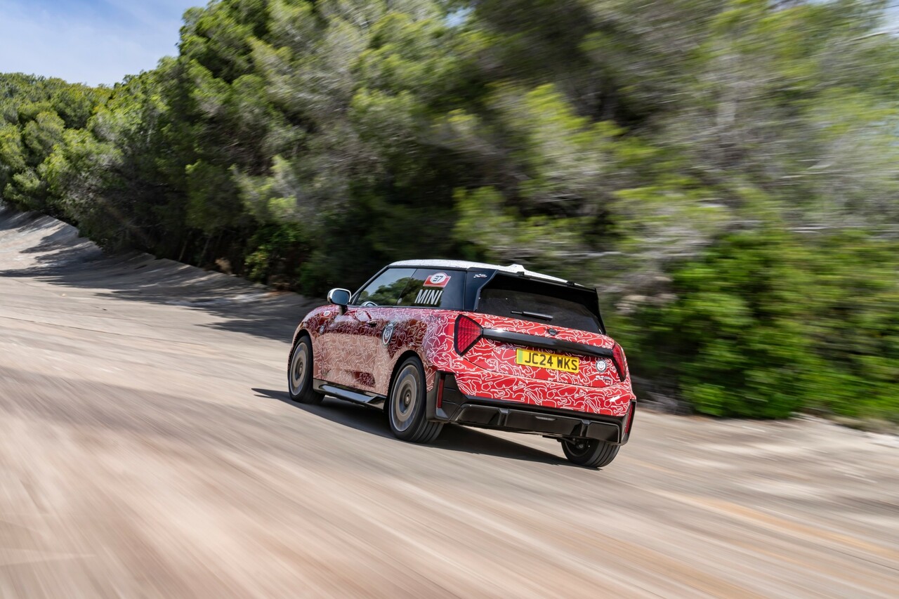 Ersteinsatz beim Goodwood Festival of Speed: Erstes elektrisches MINI John Cooper Works Modell debütiert dort noch vor seiner Weltpremiere.