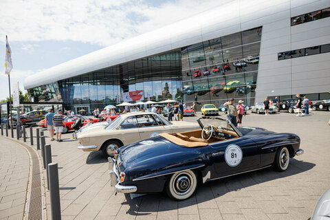 Oldtimerrallye „ADAC Heidelberg Historic“ macht Halt am Audi Forum Neckarsulm.