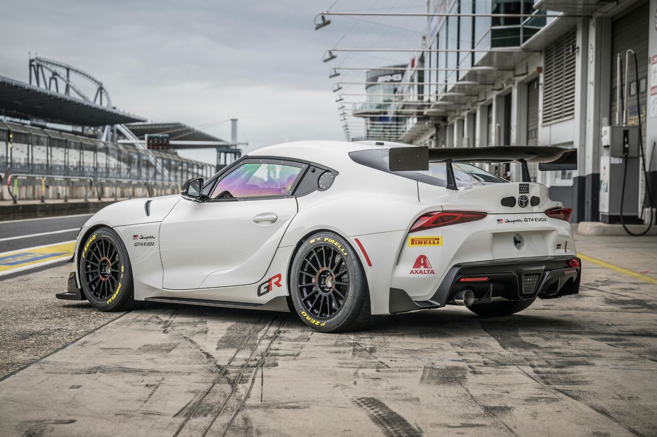 Toyota GR Supra GT4 EVO2 debütiert zur neuen Motorsportsaison.