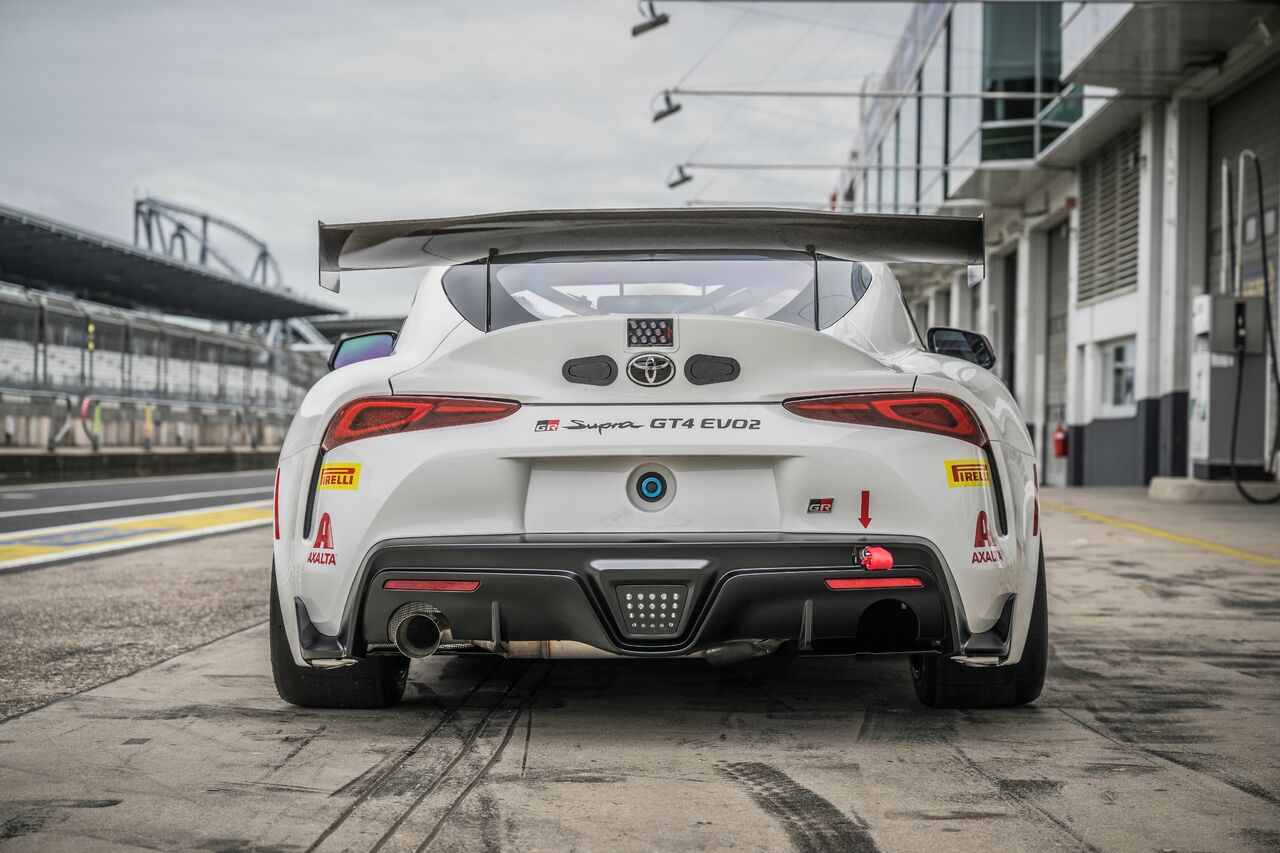 Toyota GR Supra GT4 EVO2 debütiert zur neuen Motorsportsaison.