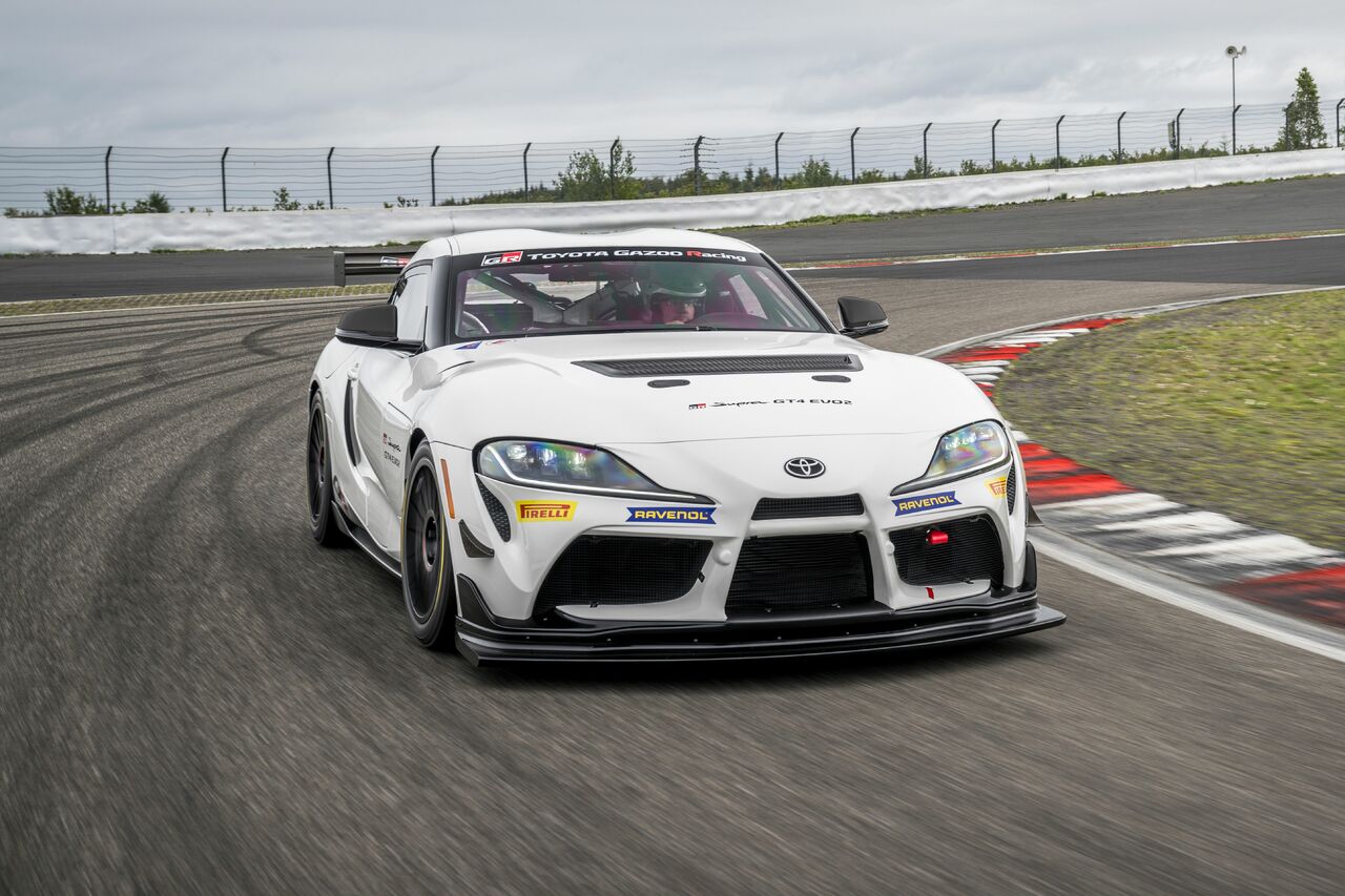 Toyota GR Supra GT4 EVO2 debütiert zur neuen Motorsportsaison.