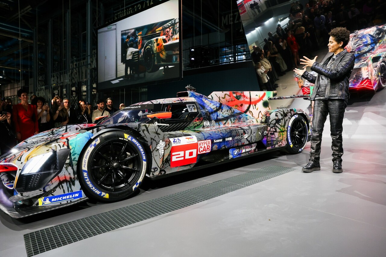 Weltpremiere von Julie Mehretu im Pariser Centre Pompidou: Das 20. BMW Art Car.