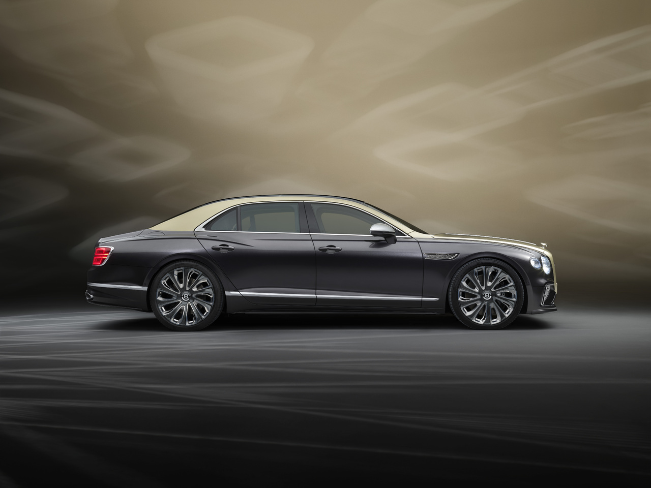 Flying Spur Mulliner feiert Europapremiere beim Großen Preis von Zoute 2024.