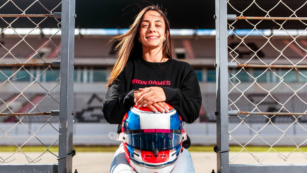 Gabriela Jílková und Marta García testen den Porsche 99X Electric.