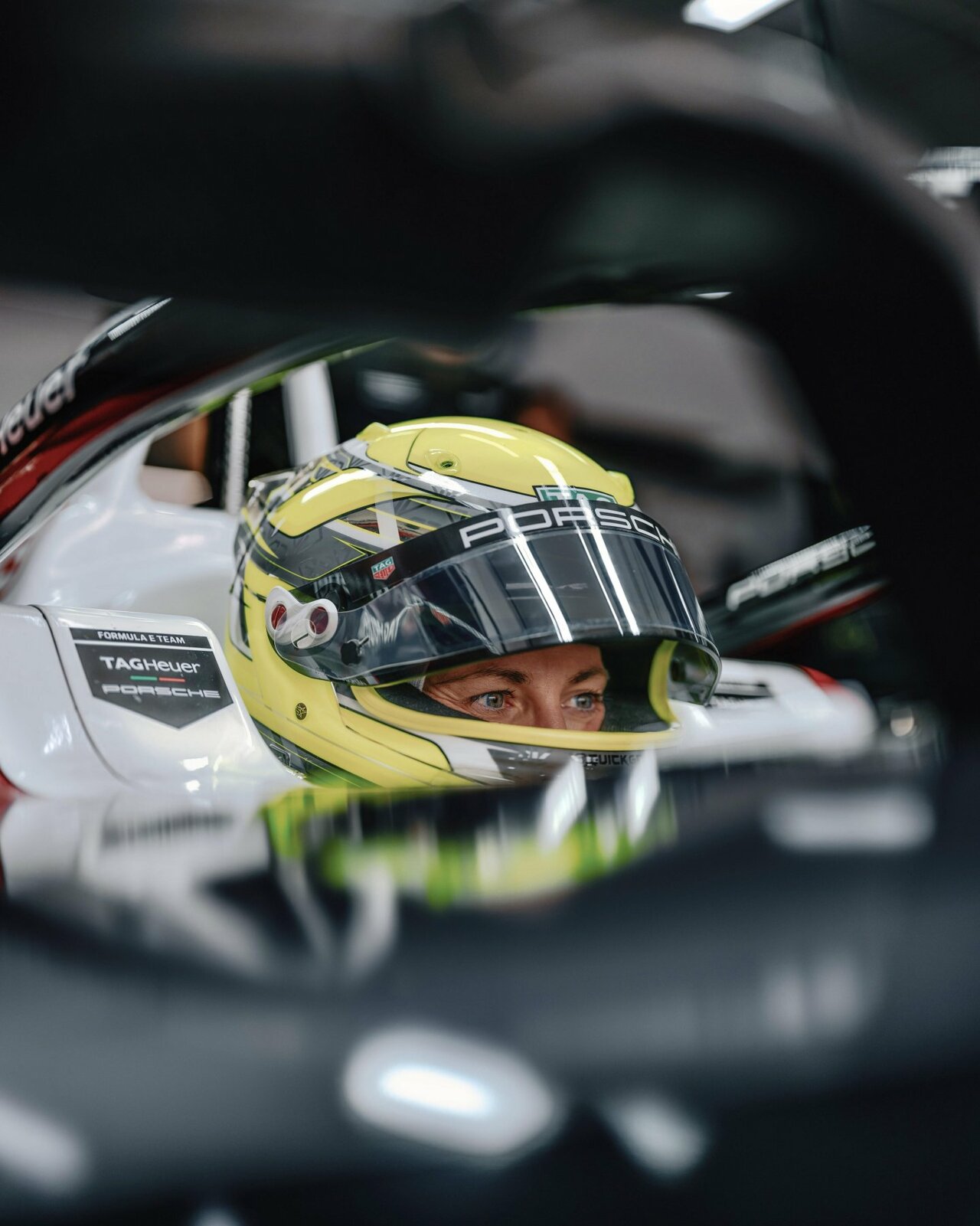 Gabriela Jílková und Marta García testen den Porsche 99X Electric.