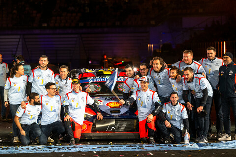 Thierry Neuville Weltmeister Hyundai i20 Belgier Rallye Japan Forum 8.jpg