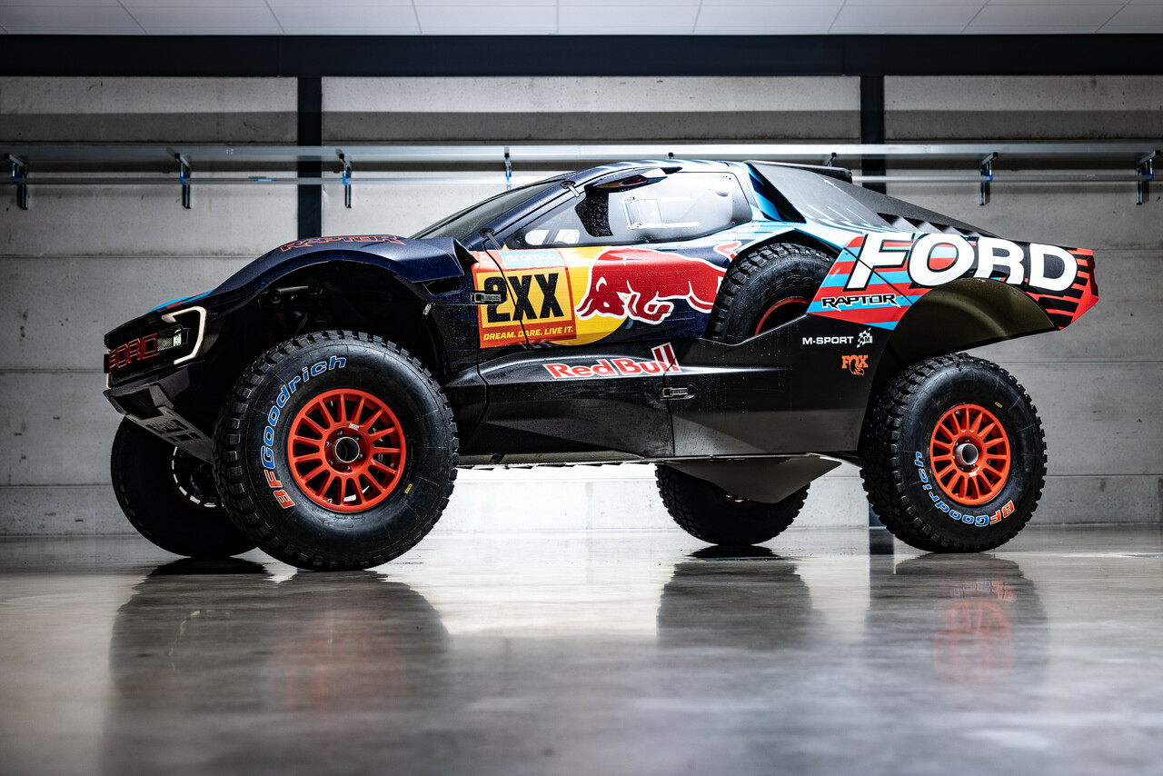 Dakar 2025: Der vierfache Rallye-Dakar-Champion Carlos Sainz strebt im Alter von 62 Jahren einen fünften Titel an – im Ford Raptor T1+.