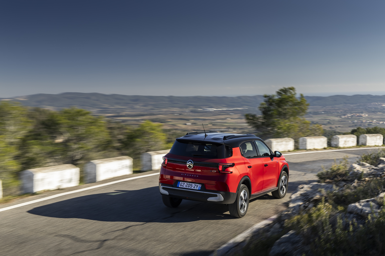 DER NEUE CITROËN C3 AIRCROSS: DER GÜNSTIGSTE UND KOMFORTABELSTE KOMPAKT-SUV MIT BIS ZU 7 SITZEN.