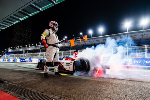 Formel E 2025 | Jeddah E-Prix: Nissan Formula E Team holt hervorragenden Sieg und zweiten Platz.