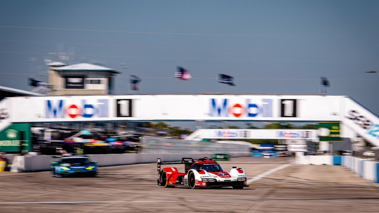 12 Stunden von Sebring 2025: Beide Porsche 963 von Porsche Penske Motorsport in Startreihe zwei.