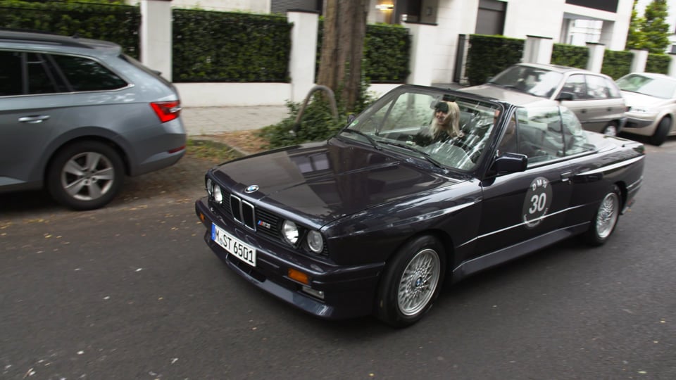 Flotte 30er: Geburtstagskind M3 Cabrio ist standesgemäßes Setting für BMW M Botschafterin Lena Gercke und Deutschlands Golf...