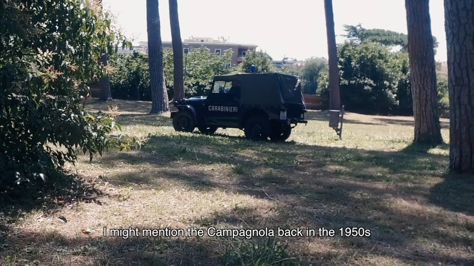  FCA CEO Sergio Marchionne übergibt den ersten Jeep® Wrangler an die italienische Carabinieri...