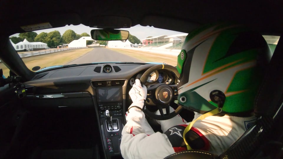 Mark Higgins aus Cockpit-Perspektive beim Goodwood Speed Run...