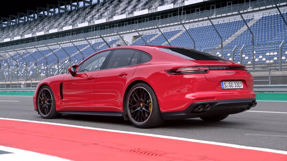 Emotion und Effizienz: V8-Biturbo mit 460 PS und Sportabgasanlage – Porsche Panamera GTS...